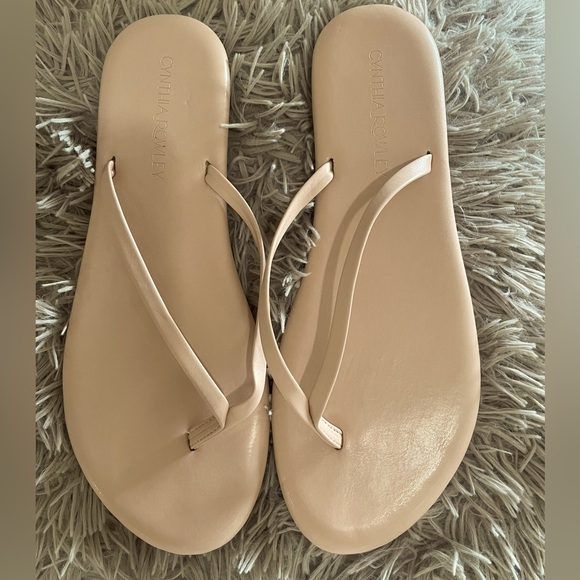 Cynthia Rowley Cora - Picture 1 of 3